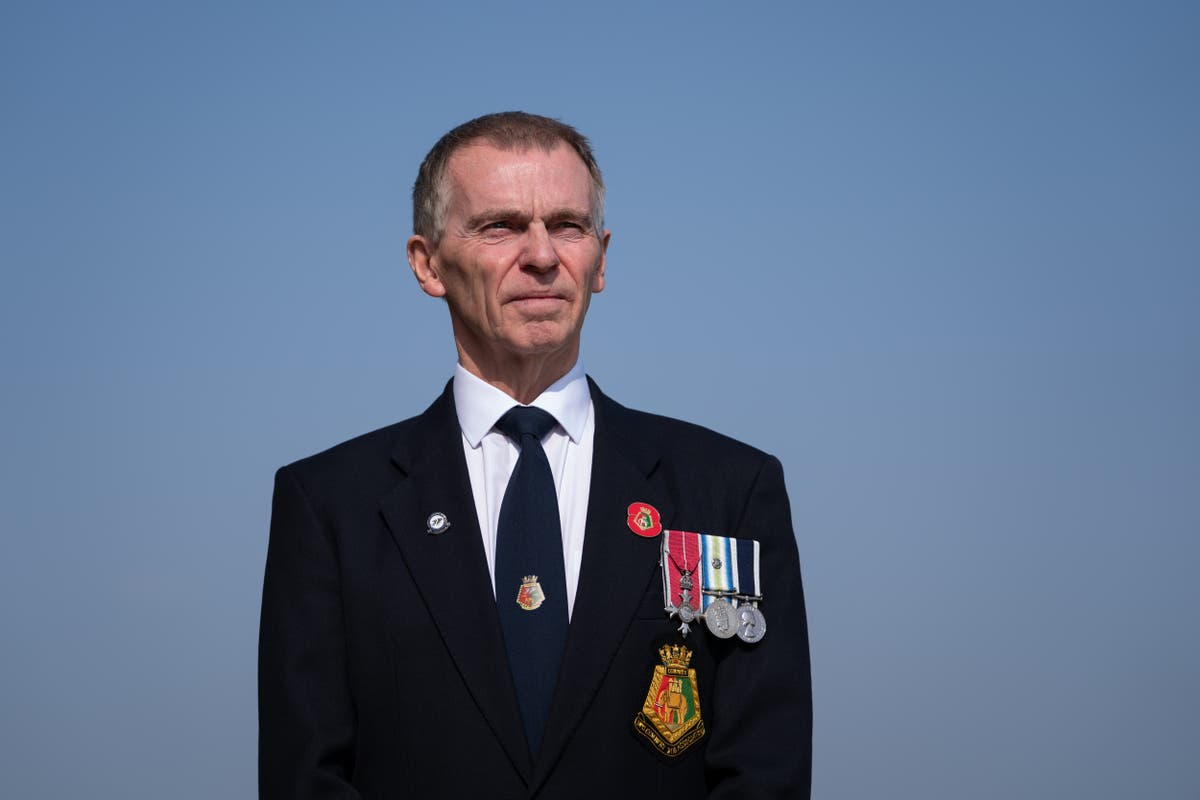 Veterano del HMS Coventry recuerda el hundimiento de su barco, 40 años después del ataque argentino